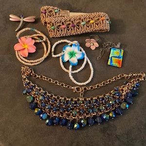Mixed accessories! (4 necklaces)